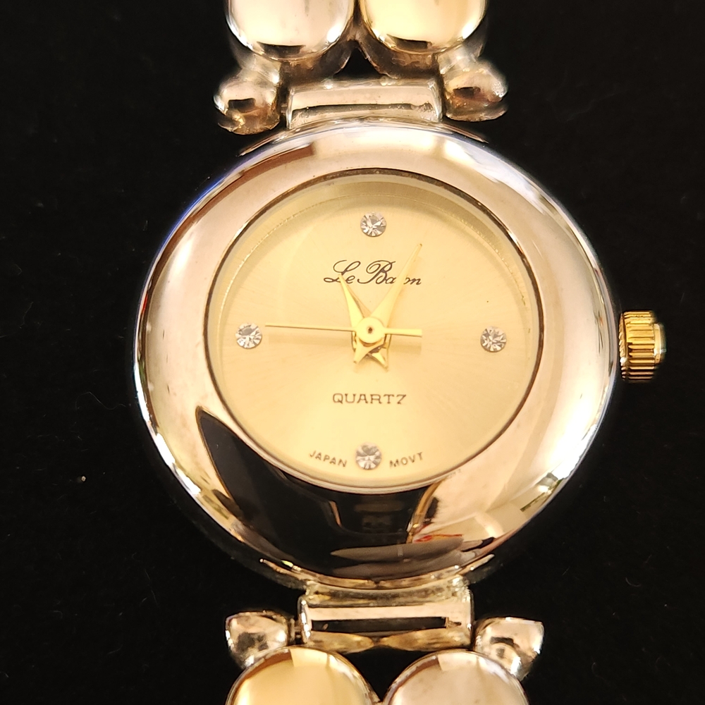 Le Baron Two Tone Quartz Analog Women's Round Watch New Battery